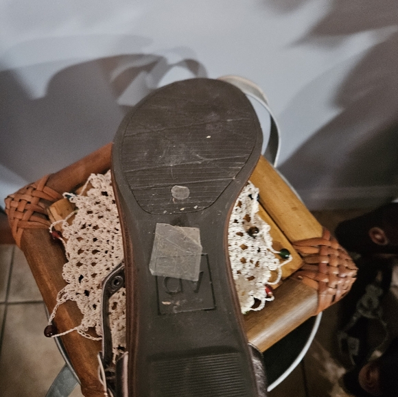 Sandals - Picture 4 of 4